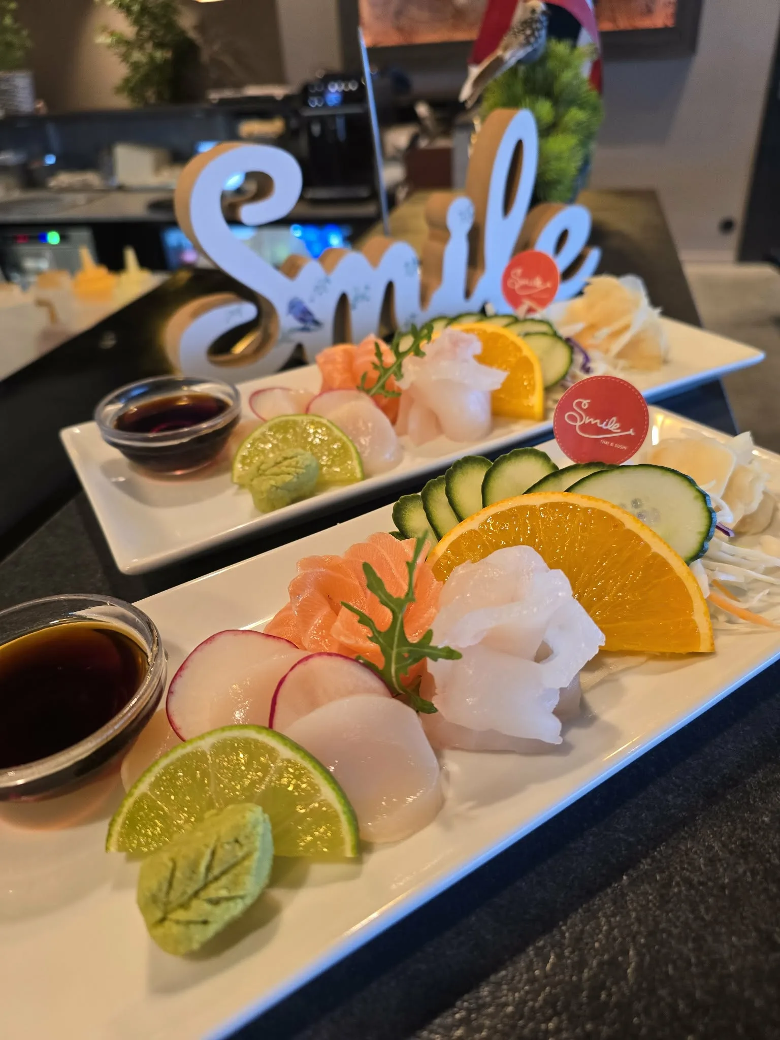 Sashimi-platter fra Smile Thai & Sushi